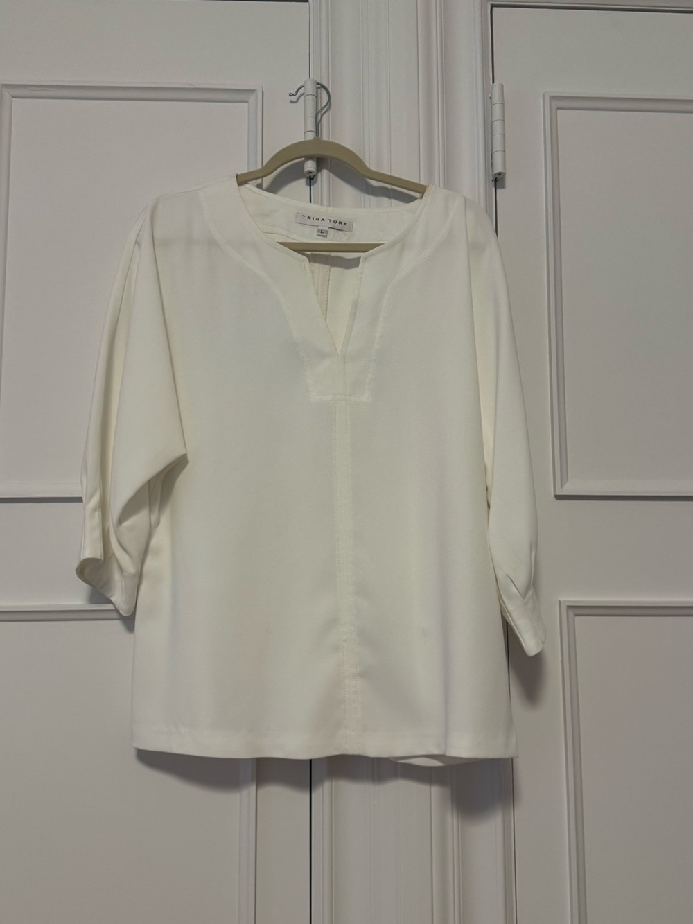 Trina Turk Flowy White 3/4-Length Sleeve Blouse